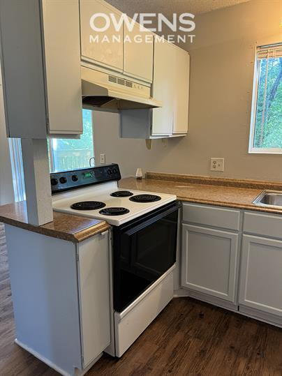 Building Photo - Duplex Available Immediately in North Hall