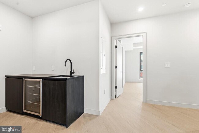 Building Photo - 2121 Ward Pl NW