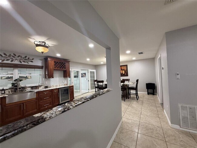 Building Photo - 4410 Waltham Ave