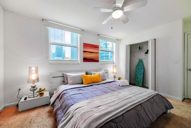 Building Photo - 1200 Brickell Bay Dr