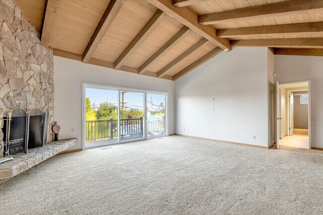 Building Photo - Tri-Level Home in Los Gatos