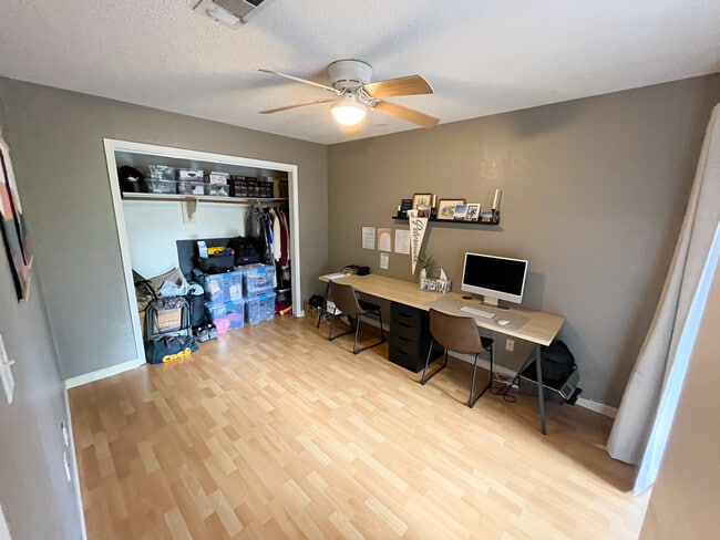 Bedroom 2 - 421 W San Antonio St