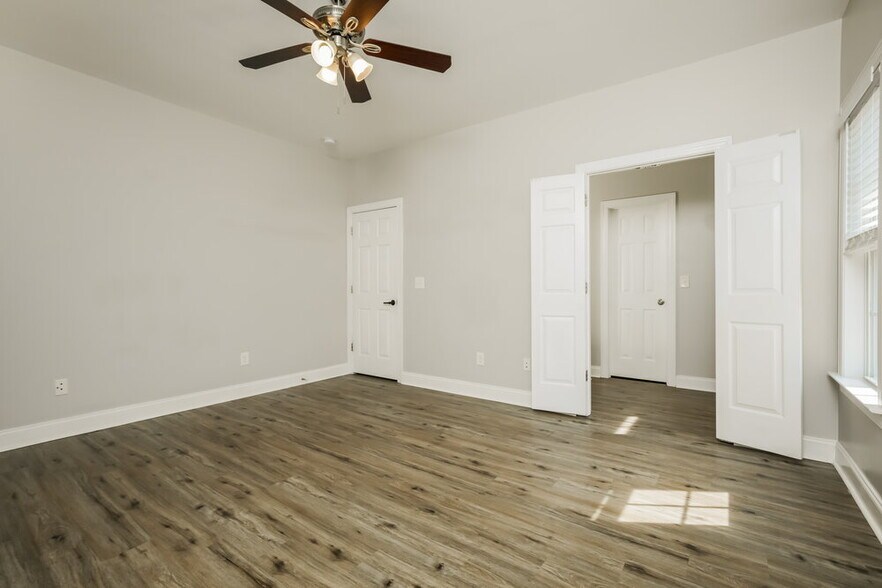 Building Photo - 49 E Trafalgar Ct