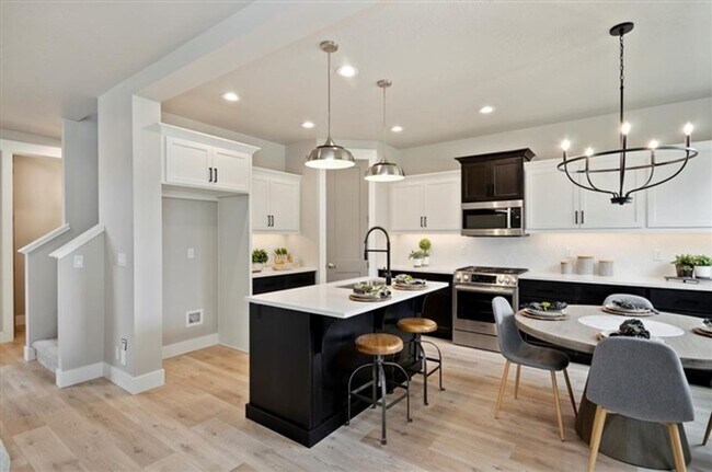 Building Photo - BRAND NEW HOME!!  4 Bedrooms, 3 Baths, Lar...