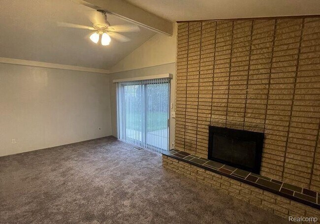 Building Photo - 34660 MacDonald Dr