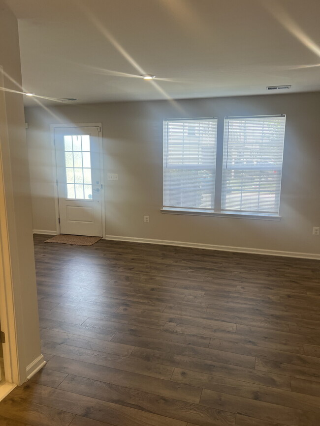 Building Photo - 1833 Sag Harbor Ln