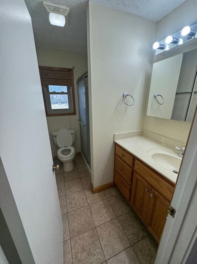 Building Photo - 2 BD, 1 BA Cozy Home in Dresden!