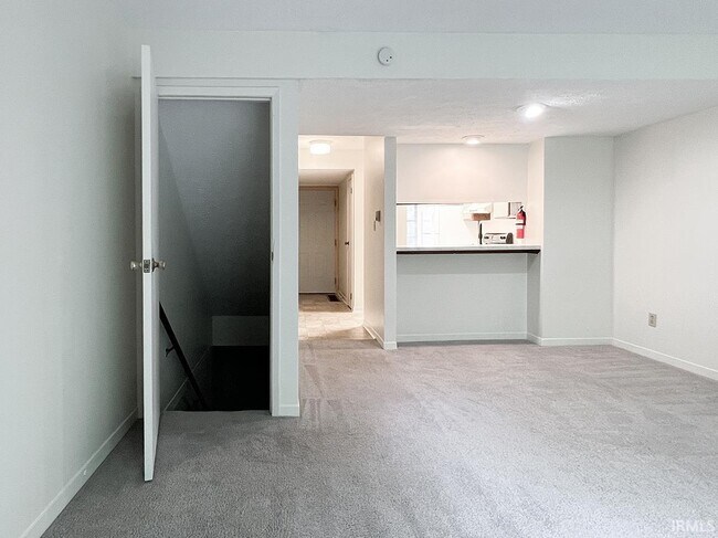 Building Photo - 513 E Graham Pl