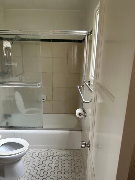 Building Photo - 3858 Bentley Ave