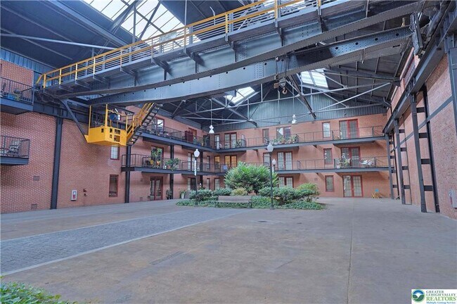 Building Photo - 11 W 2nd St