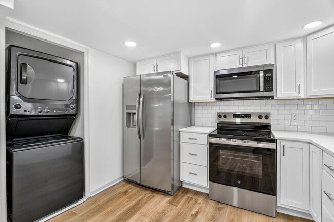 Building Photo - Move-In Ready Home Near Park Circle