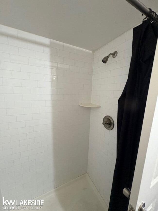 Building Photo - 14231 Ivanhoe Dr