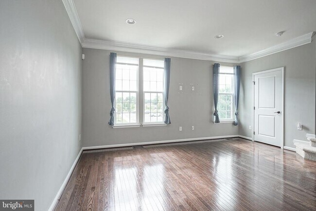 Building Photo - 1048 Regency Pl