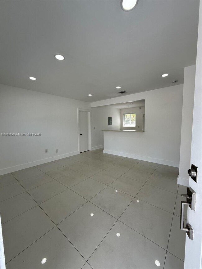 Building Photo - 301 NW 34th St