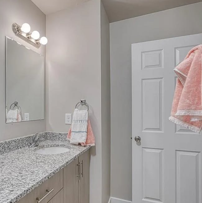 Building Photo - Modern 3-Bedroom Home with Resort-Style Amenities