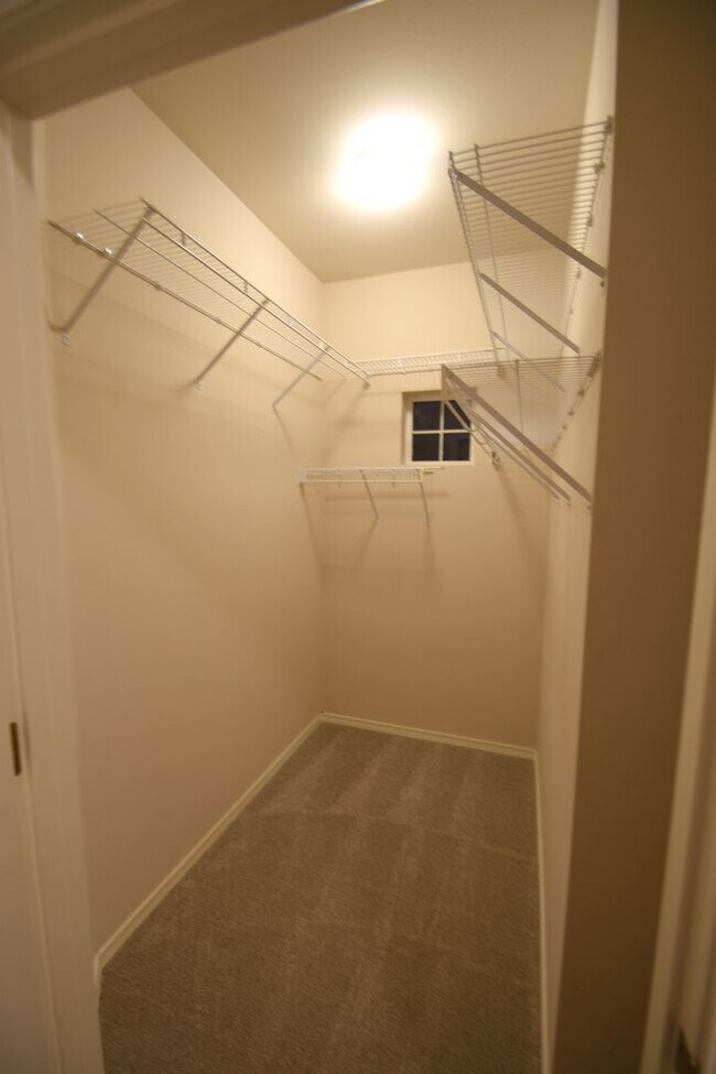 Building Photo - 2Bd/2.5Ba Issaquah Condo