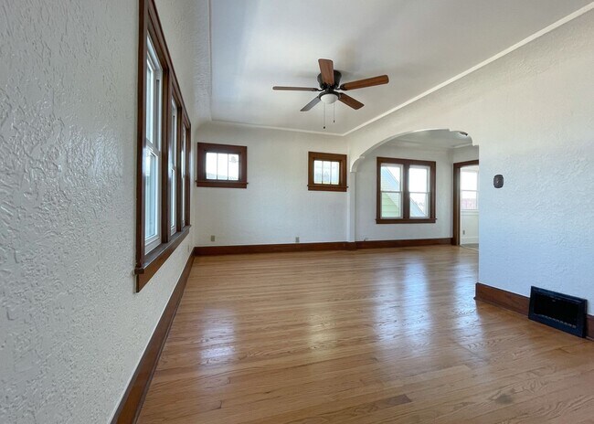 Building Photo - 1605 Yout St