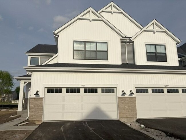 Building Photo - 14351 S Charlton Pl