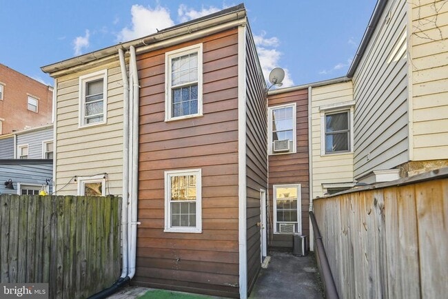 Building Photo - 1441 Duke St