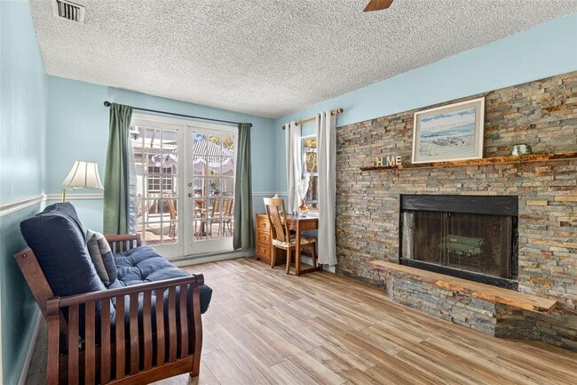 Building Photo - 240 Lyndhurst St