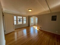 Building Photo - Prime Queen Anne Location | Spacious 1x1 w...