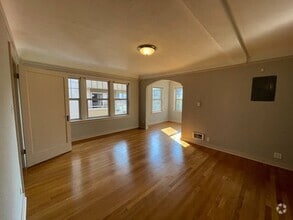 Building Photo - Prime Queen Anne Location | Spacious 1x1 w...
