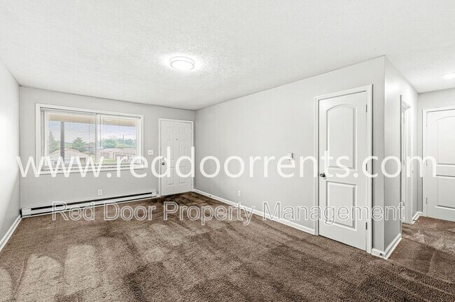 Building Photo - 10301 Medallion Dr