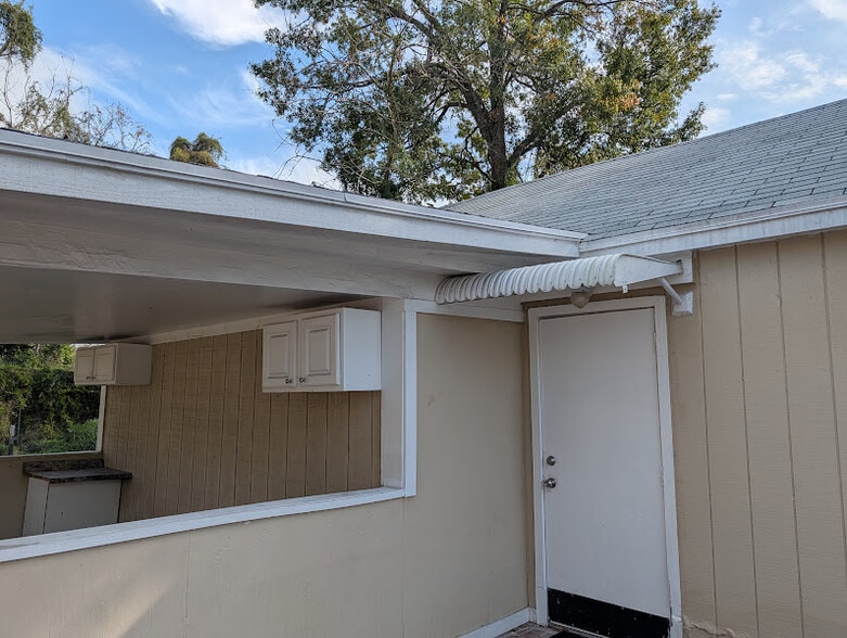 Building Photo - 1109 E Okaloosa Ave