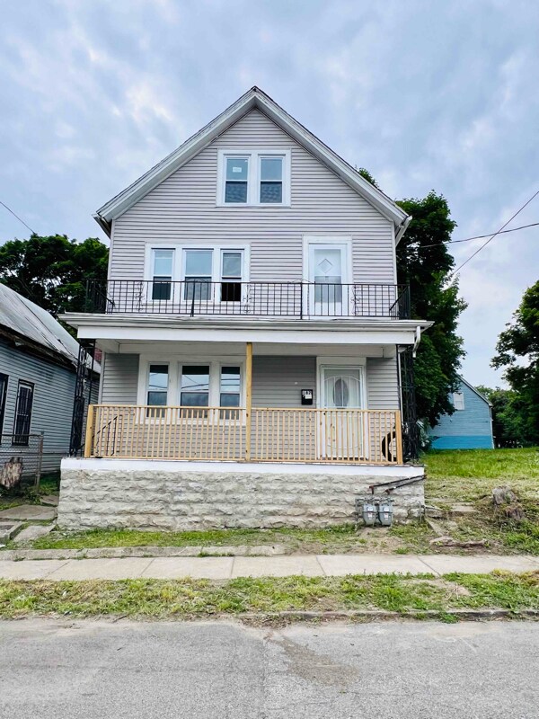 Primary Photo - 182 Rose St