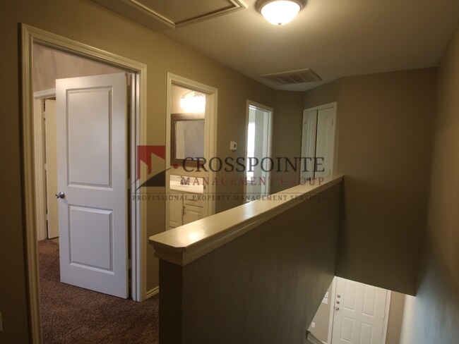 Building Photo - Beautiful 2 Bed 1.5 Townhome in Lindale ISD! Tour Today!