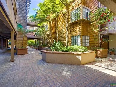 Building Photo - 8860 Villa La Jolla Dr
