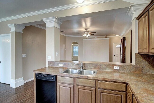 Building Photo - 2409 Gold Star Dr