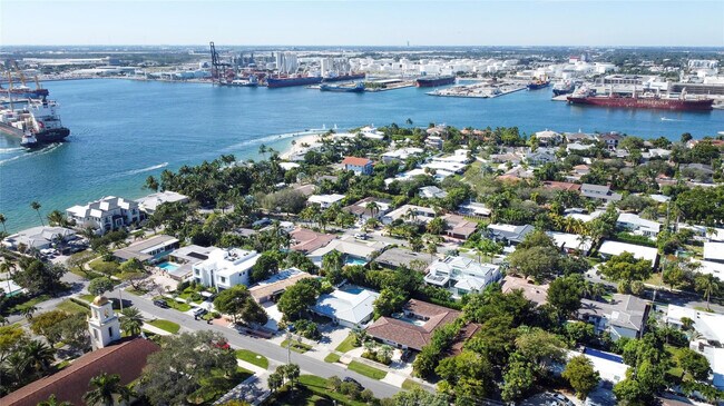 Building Photo - 1959 SE 25th Ave