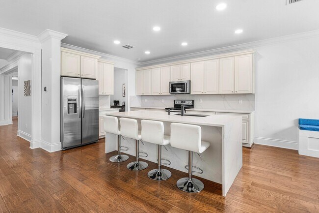 Building Photo - 9460 Wrangler Dr