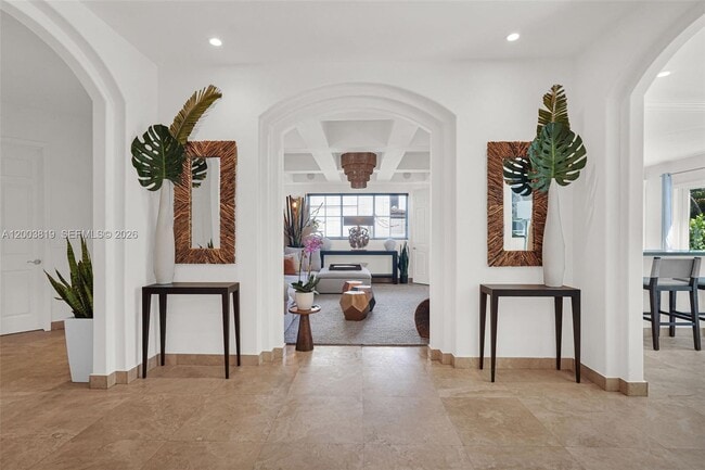 Building Photo - 2143 N Bay Rd