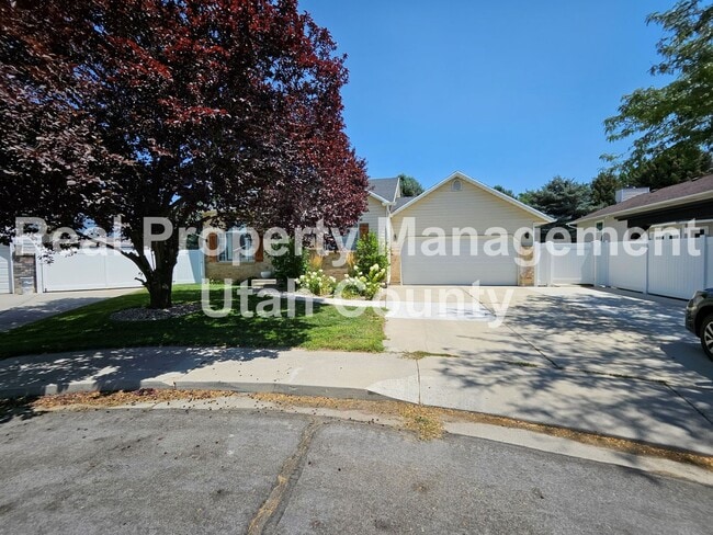 Building Photo - Qualify With 2.5x Rent in Income. Plus Hal...