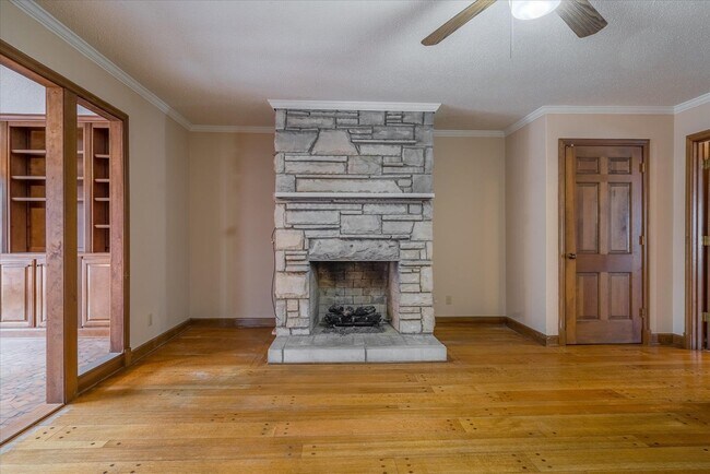 Building Photo - 356 Perkins Extd