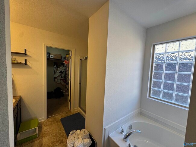 Building Photo - 709 Oak Cove Ln NW