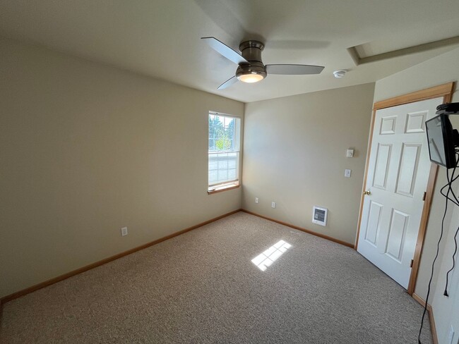 Building Photo - Nicely Update Home in Great Location with Hot Tub Care Included