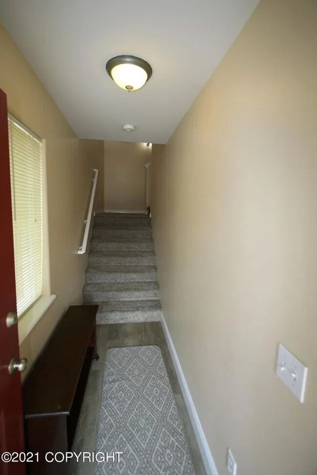 Building Photo - 3 Bedroom South Anchorage Townhouse!