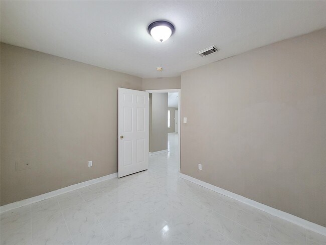 Building Photo - 5322 Rivergate Dr