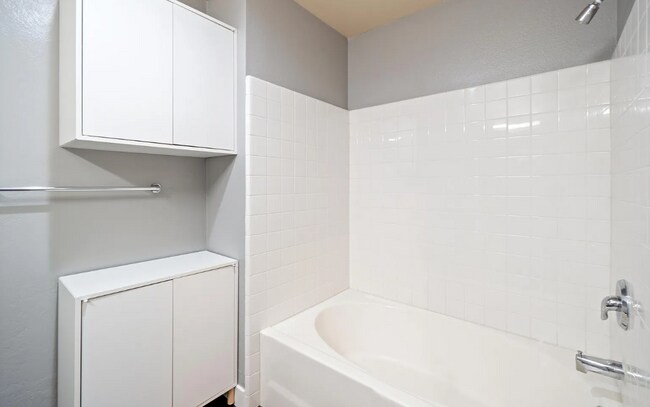 Building Photo - 445 Island Ave