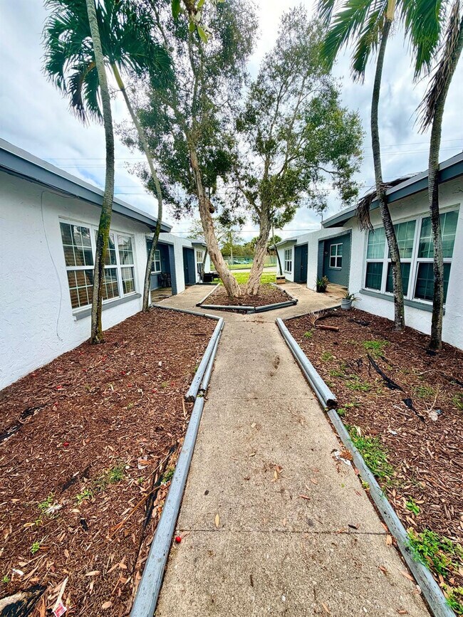 Building Photo - 5730 NW 27th Ct