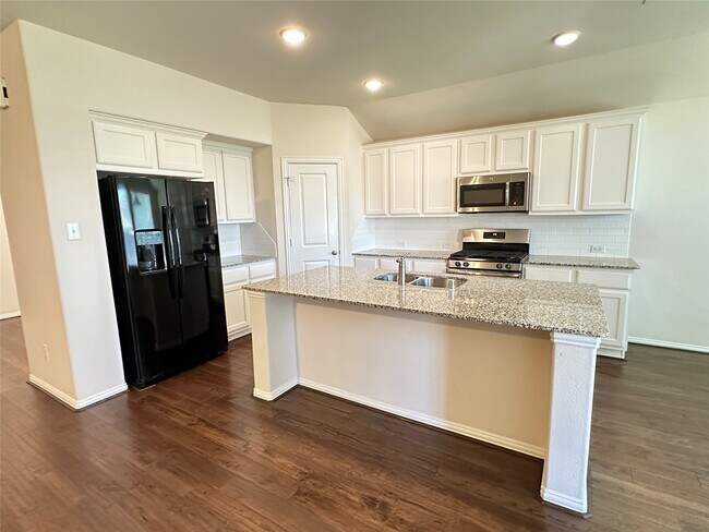 Building Photo - 16030 Dehay Ln