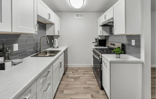 Building Photo - 2025 W Indian School Rd