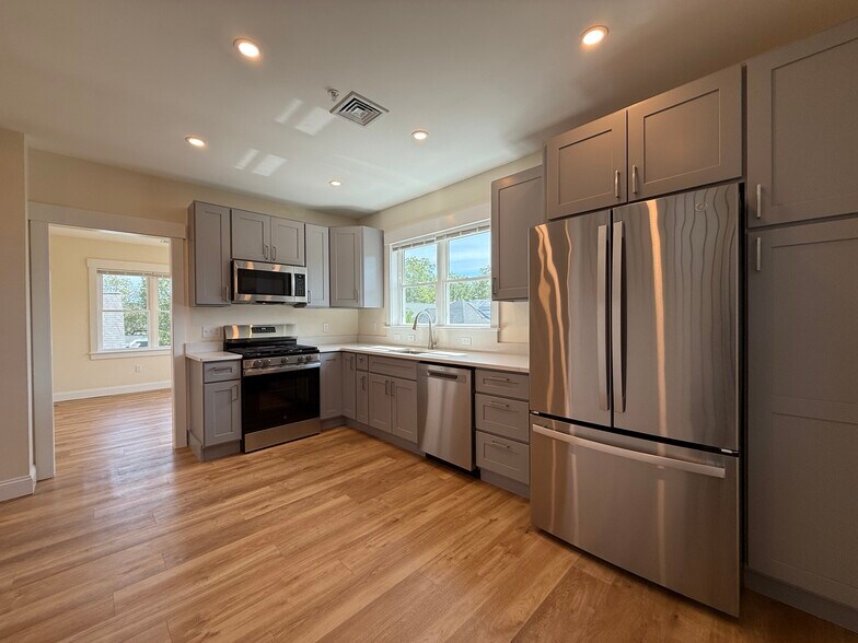 Building Photo - 14 Dorr St