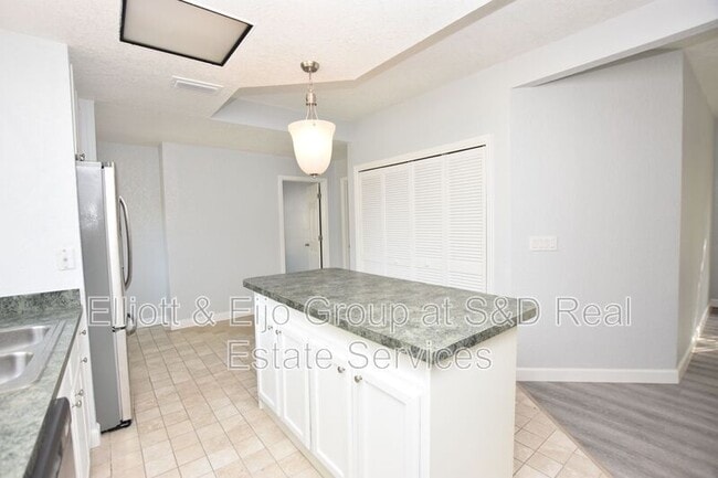 Building Photo - 1127 Oakhill St