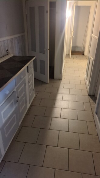 Building Photo - 103 Main St