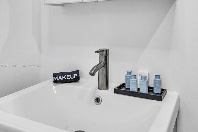 Building Photo - 560 NW 116th Terrace