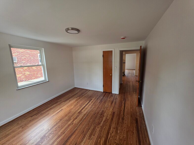 Building Photo - 3911 E Gatewood Ln